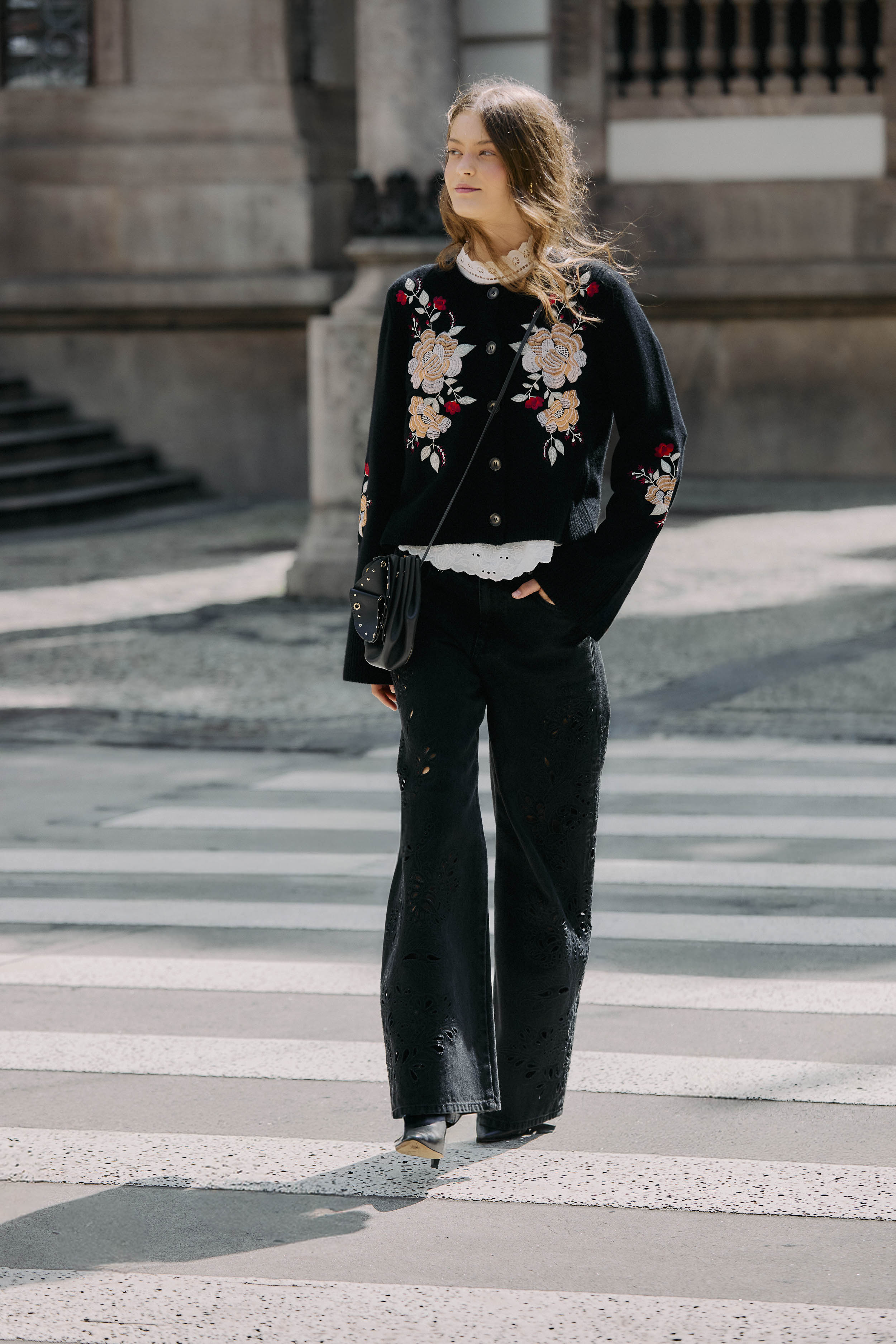 BLACK FLOWERS EMBROIDERED KNIT CARDIGAN